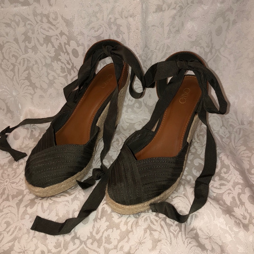CATO olive green wedges
